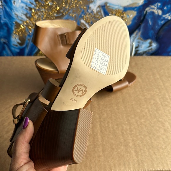 Michael Kors leather brown shoes, size 9.5 - Picture 3 of 4